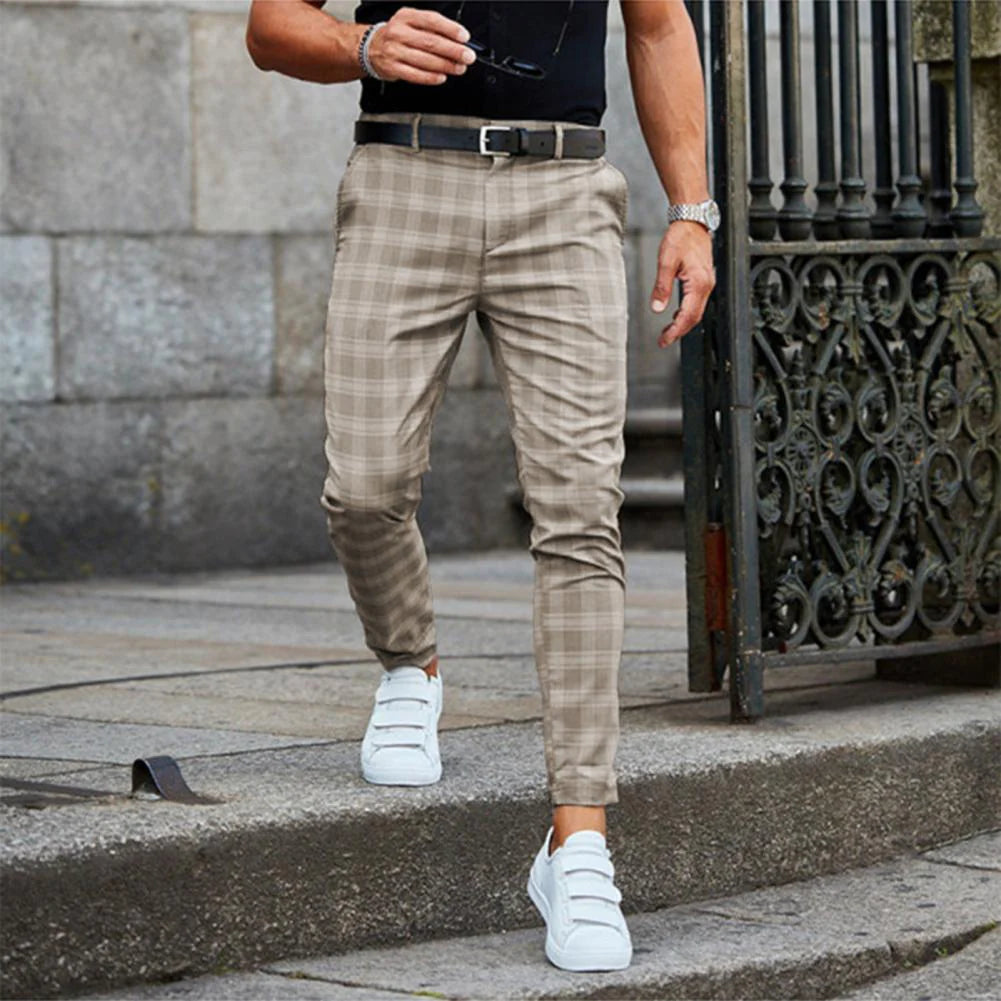 Pantalon homme slim fit à carreaux en lin, extensible et confortable. Idéal pour un look élégant et décontracté.