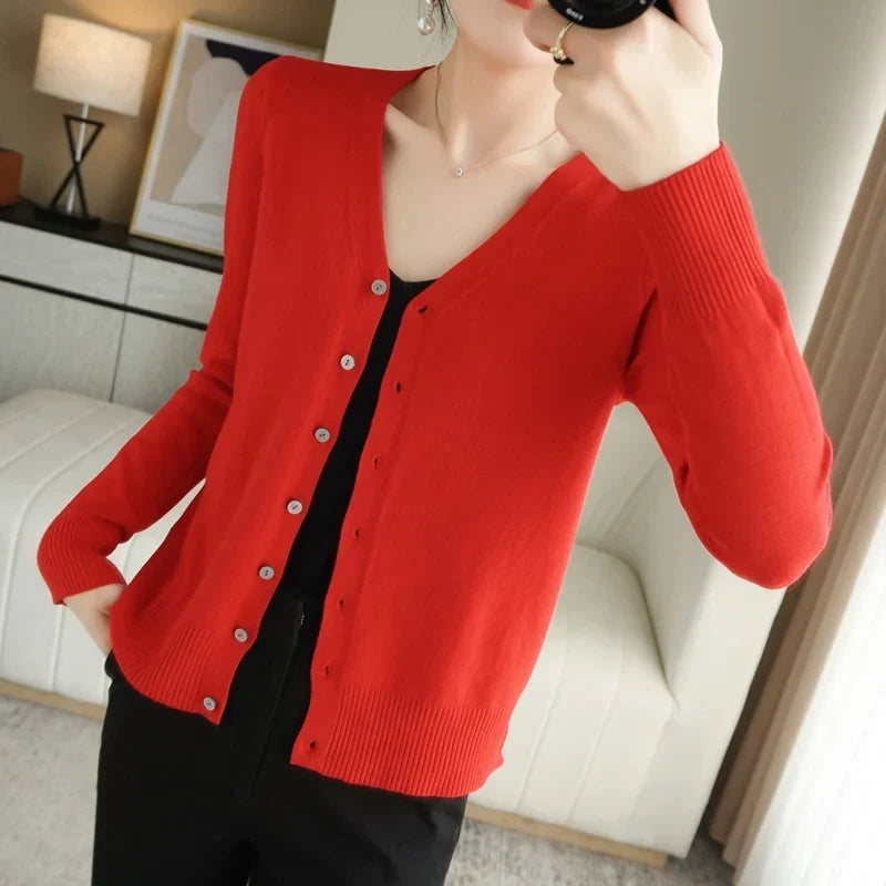 Cardigan Léa femme pour le quotidien. Pull tricoté confortable et élégant, mode décontractée polyvalente.