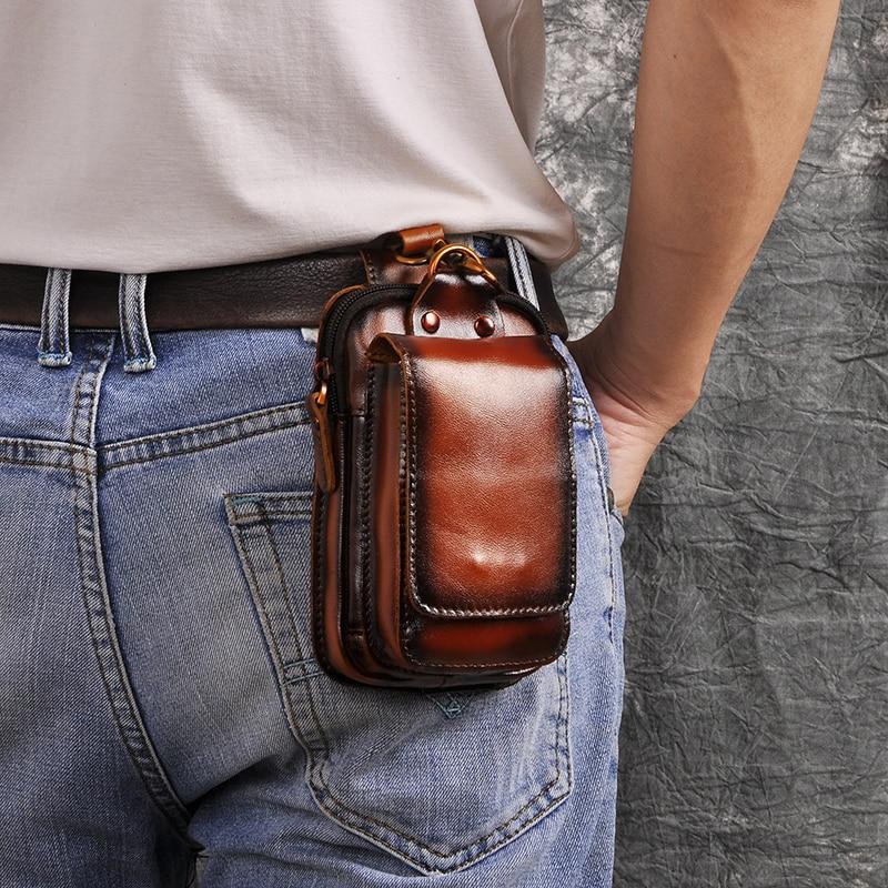 Sac banane homme en cuir marron, accessoire élégant pour un look décontracté et chic.