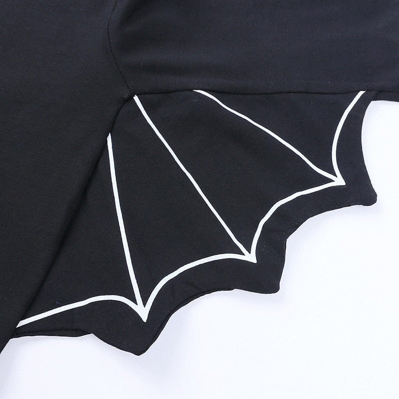 Photo d'un bébé portant un costume de chauve-souris. Tenue d'Halloween mignonne et festive pour enfants.