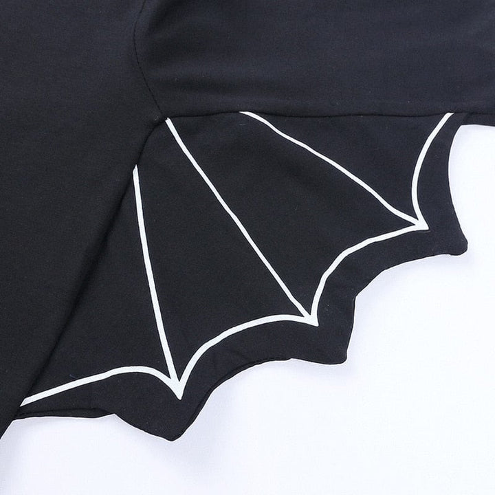 Photo d'un bébé portant un costume de chauve-souris. Tenue d'Halloween mignonne et festive pour enfants.