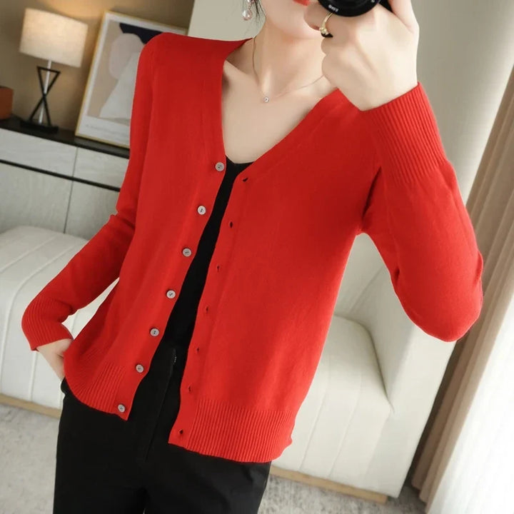 Cardigan tricoté Léa pour femme, pull doux et chic à manches longues. Confort élégant et mode polyvalente.