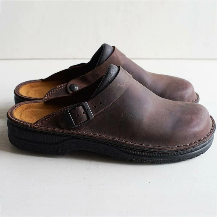 Paire de sabots confortables pour hommes, avec soutien orthopédique pour un bien-être des pieds au quotidien.