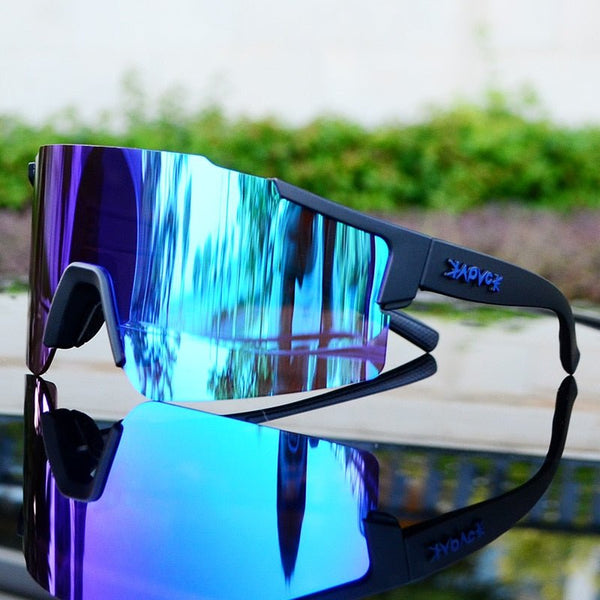 Lunettes de soleil de sport légères et réfléchissantes, protection UV pour le cyclisme intense.