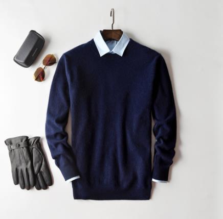 Pull col rond bleu ciel homme. Style décontracté intemporel, vêtement essentiel mode masculine.
