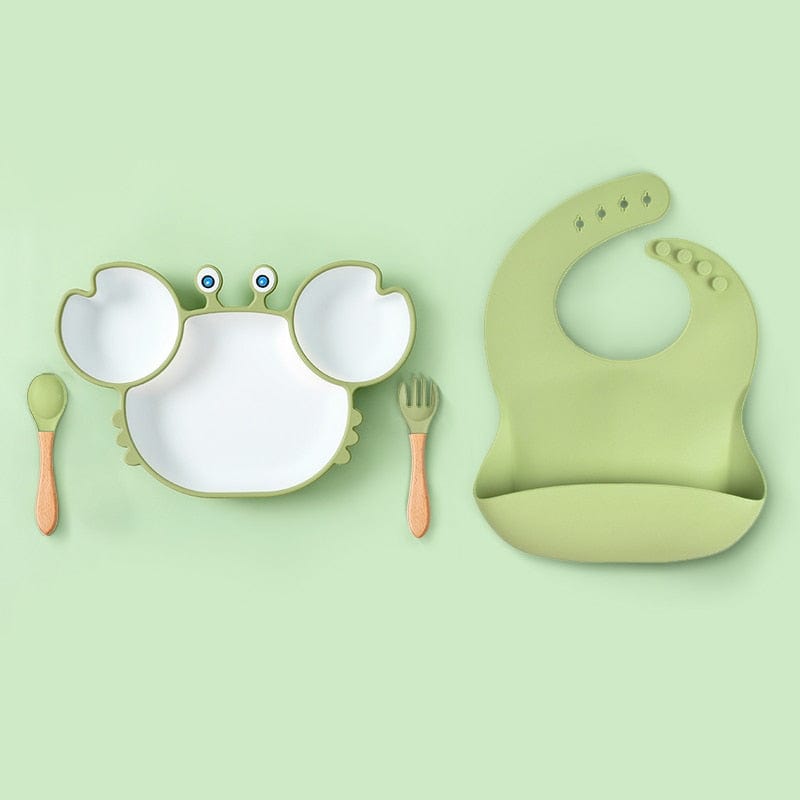 Vaisselle enfant en silicone rouge motif crabe. Cette assiette antidérapante rend les repas de bébé amusants et sûrs.