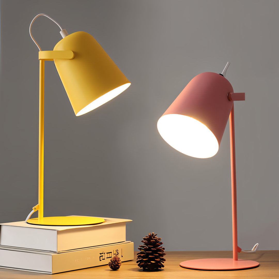 Lampe de bureau scandinave ColoraDesk, design moderne, éclairage coloré et ajustable pour bureau ou chambre.
