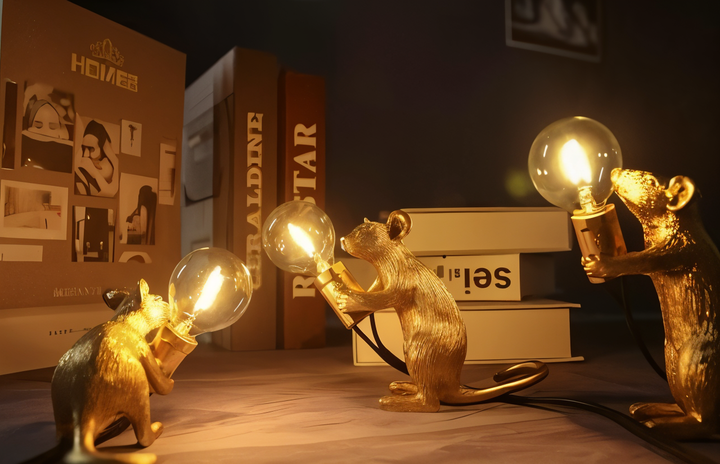 Lampe de bureau souris vintage offrant une lumière douce, idéale pour la lecture ou la décoration.