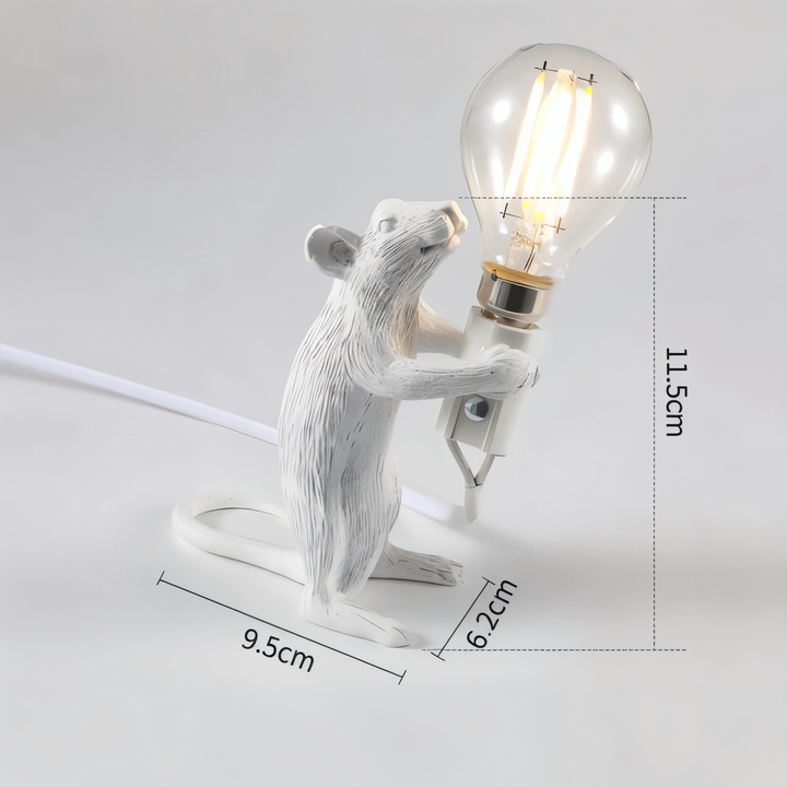 Éclairage vintage : lampe de bureau souris en résine, design animal décoratif et lumière douce.