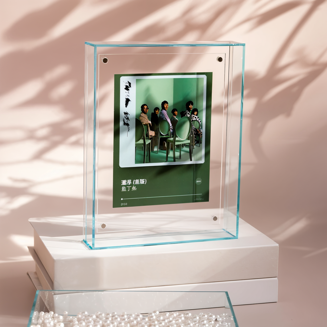 Design néon : cadre photo acrylique transparent, parfait pour le bureau ou mur, style unique.