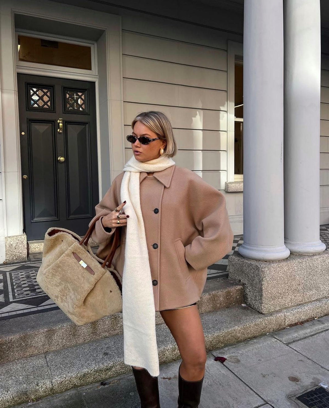 Pardessus chic femme oversize noir, très chaud et confortable pour l'hiver.
