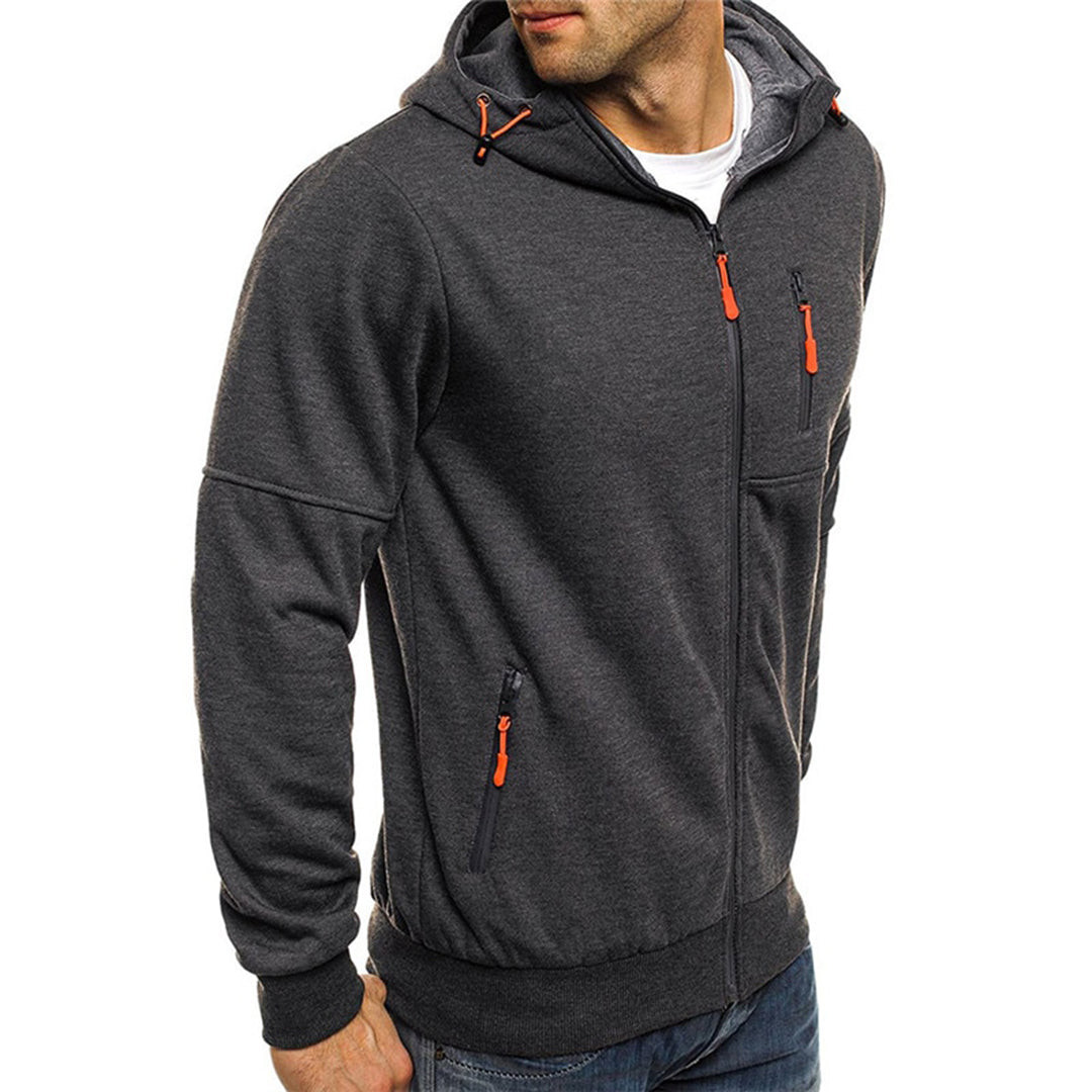 Vêtement homme : pull à capuche zippé léger. Mode masculine décontractée, confort quotidien et style.