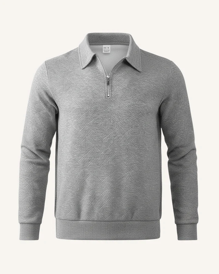 Pull homme, vue latérale, col polo zippé, maille confortable. Tendance mode masculine hiver.