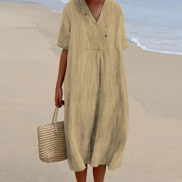 Femme élégante portant une robe midi décontractée, parfaite pour un look polyvalent printemps/été.