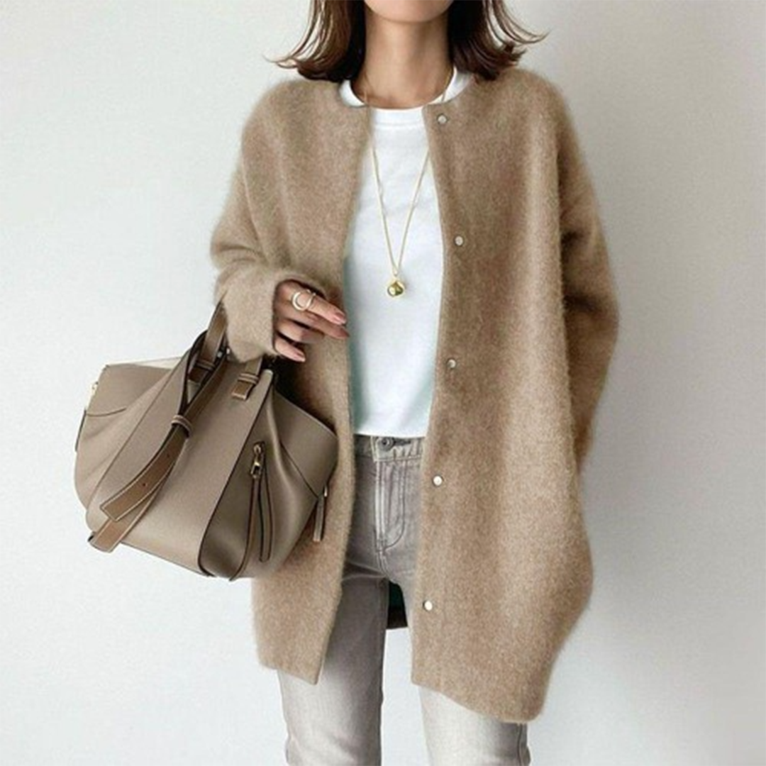 Gilet cardigan femme élégant et confortable, style chic polyvalent pour toutes occasions.