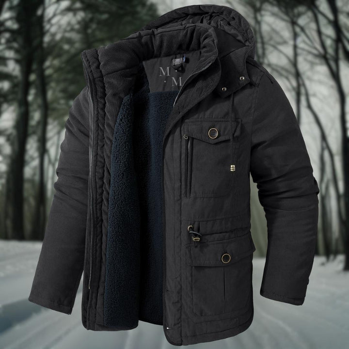 Veste homme d'hiver chaude avec capuche ajustable et poches pour un confort optimal.