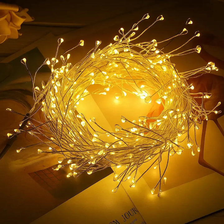 Guirlande LED 9m pour ambiance festive, lumière décorative en fil de cuivre, étanche.