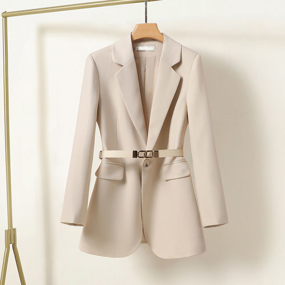 Blazer long élégant pour femmes, idéal pour le bureau. Veste chic et ceinturée, parfaite pour l'automne.