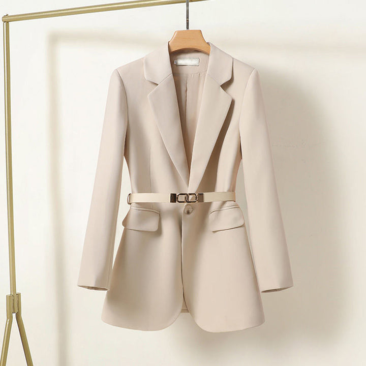 Blazer long élégant pour femmes, idéal pour le bureau. Veste chic et ceinturée, parfaite pour l'automne.