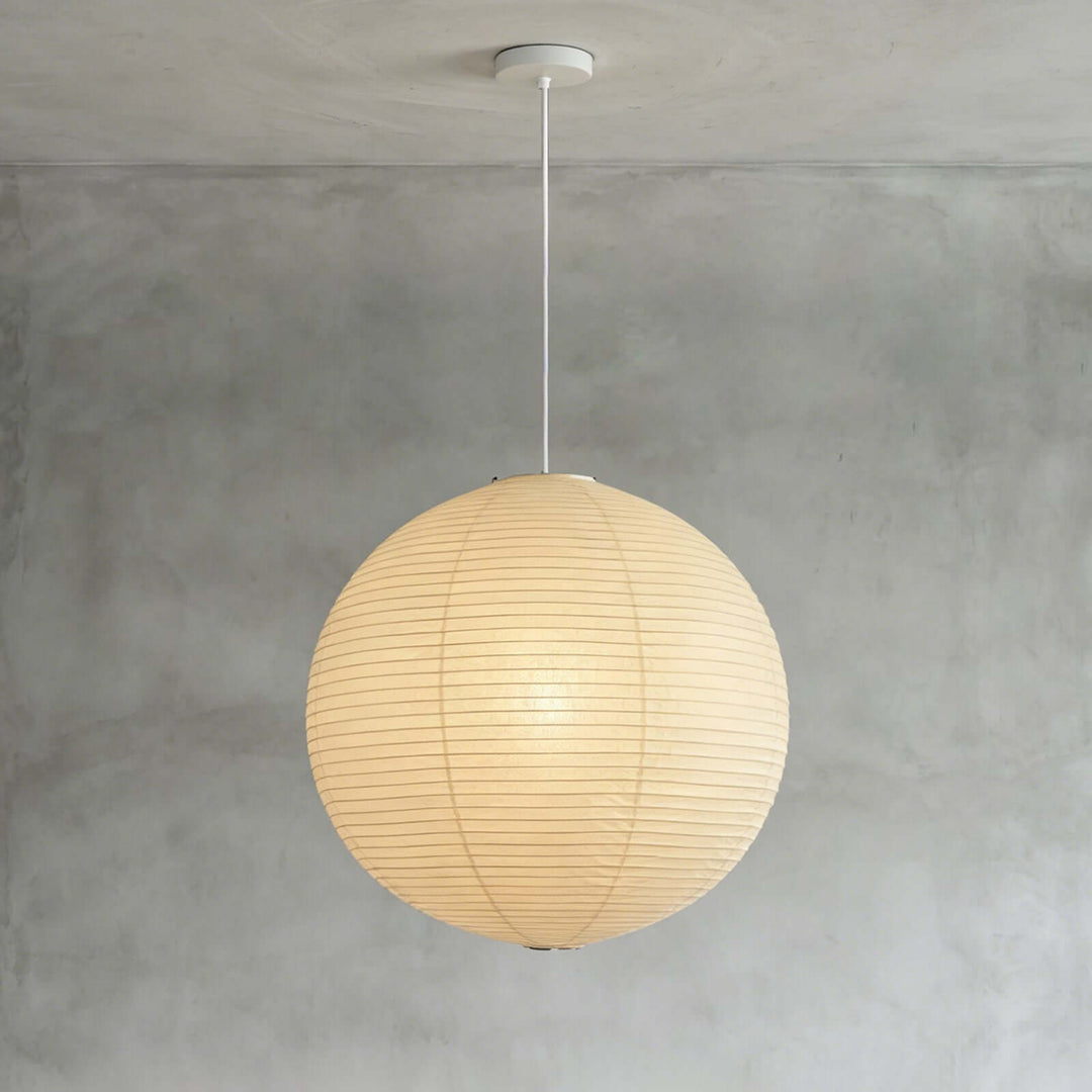 Luminaire suspendu sphérique pour un éclairage d'ambiance moderne et élégant dans votre intérieur.