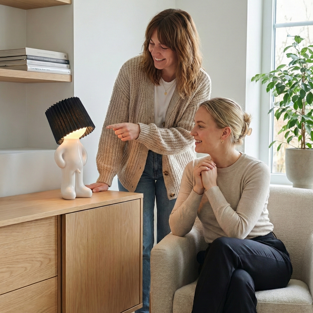 Lampe design élégante pour bureau, créant une ambiance lumineuse unique.