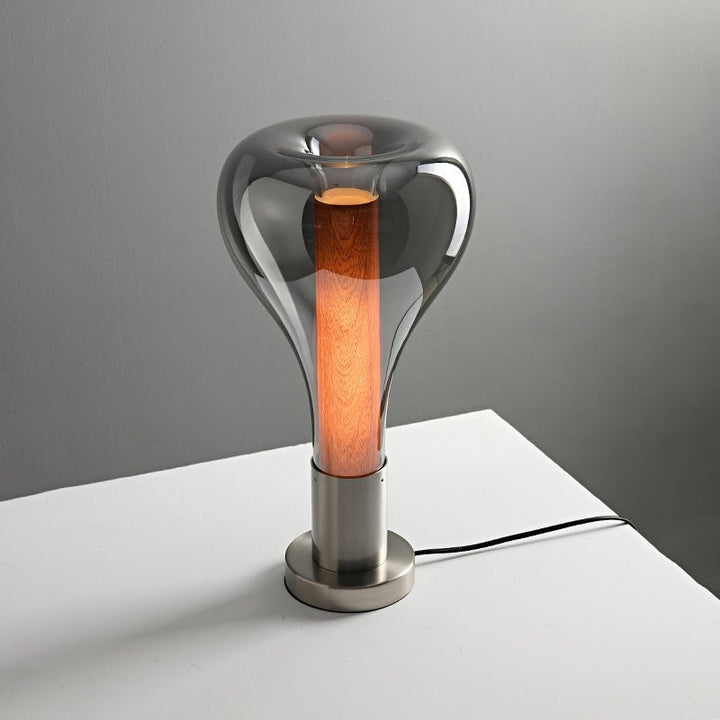 Lampe de table LED avec design sculptural moderne, lumière d'ambiance pour intérieur élégant.