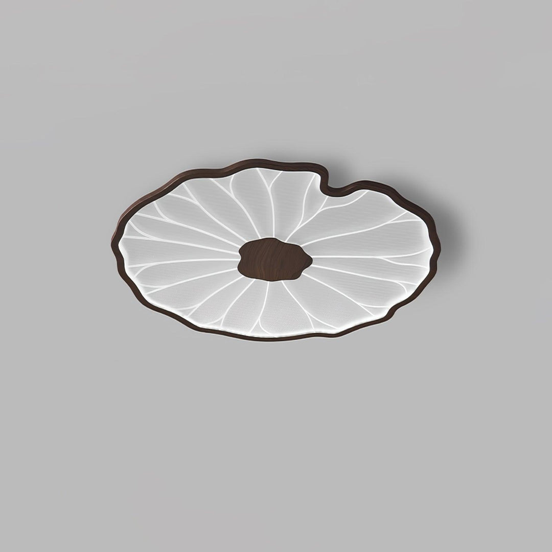 Plafonnier LED Solara, feuille de lotus stylisée, bois naturel, diffuse un éclairage doux.