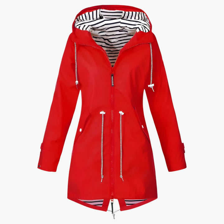 Parka mode femme avec capuche stylée, coupe ajustée. Parfaite pour un look hivernal casual chic.