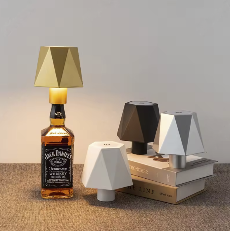 Lampe LED sans fil à intensité variable, lumière chaude. Idéale pour une ambiance intérieure cosy et moderne.
