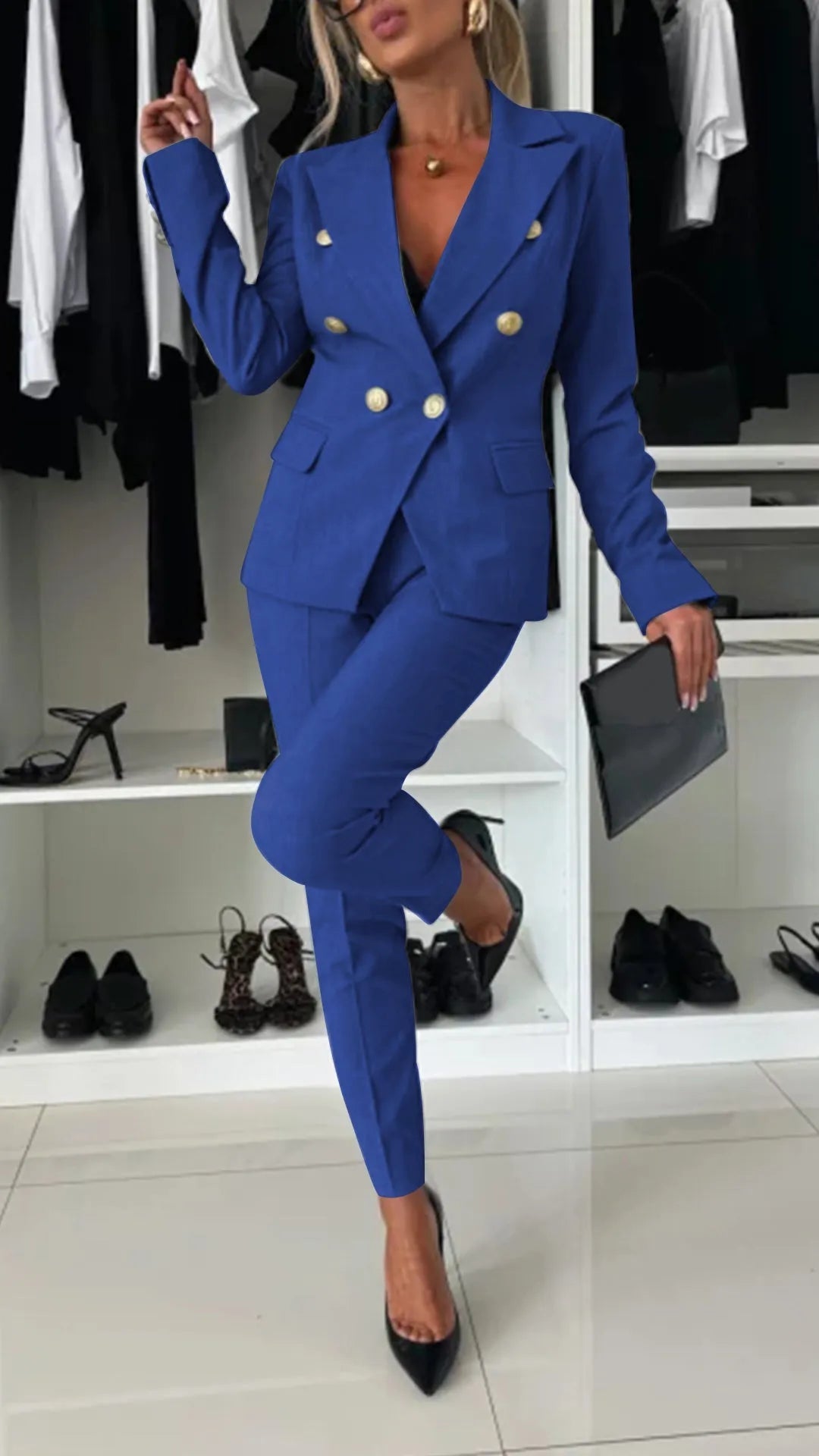 Nouveauté mode femme: ensemble deux pièces chic. Haut et pantalon élégants, parfaits pour un look décontracté ou habillé.