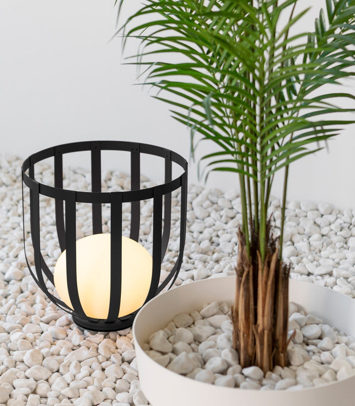 Lampe d'extérieur cylindrique moderne avec plateau, solution d'éclairage et table d'appoint pour balcon.