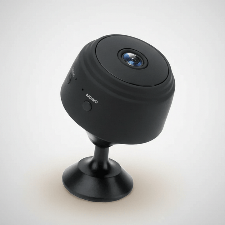 Gardez un œil sur votre intérieur avec la caméra SECURAVIEW 1080P, HD, vision nocturne, app mobile pour plus de paix.