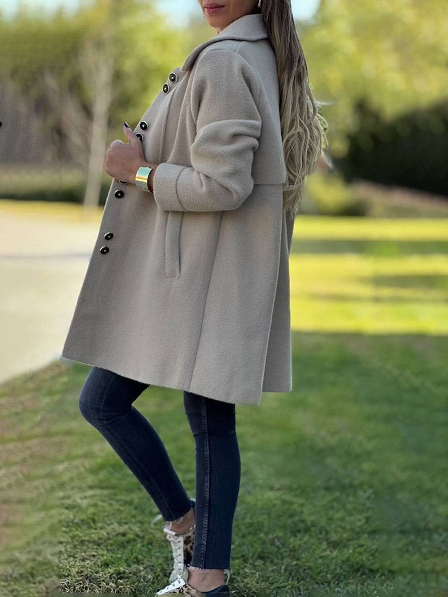 Cardigan élégant long Louise pour femme, polyvalent, parfait pour un look décontracté ou chic quotidien.
