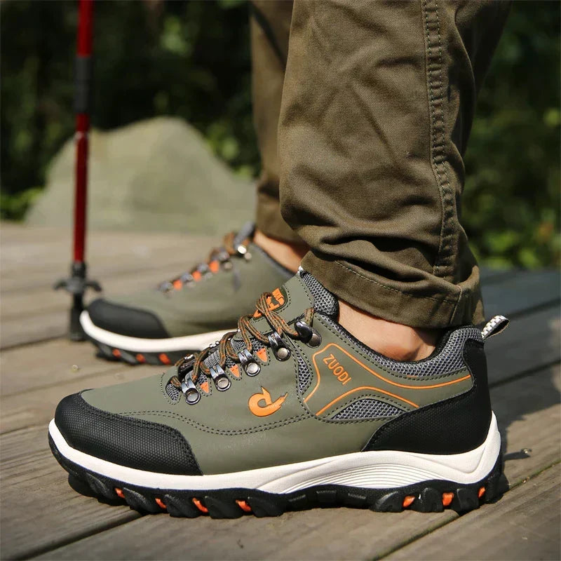 Chaussures orthopédiques respirantes pour hommes, idéales pour un soutien confortable et la marche quotidienne.