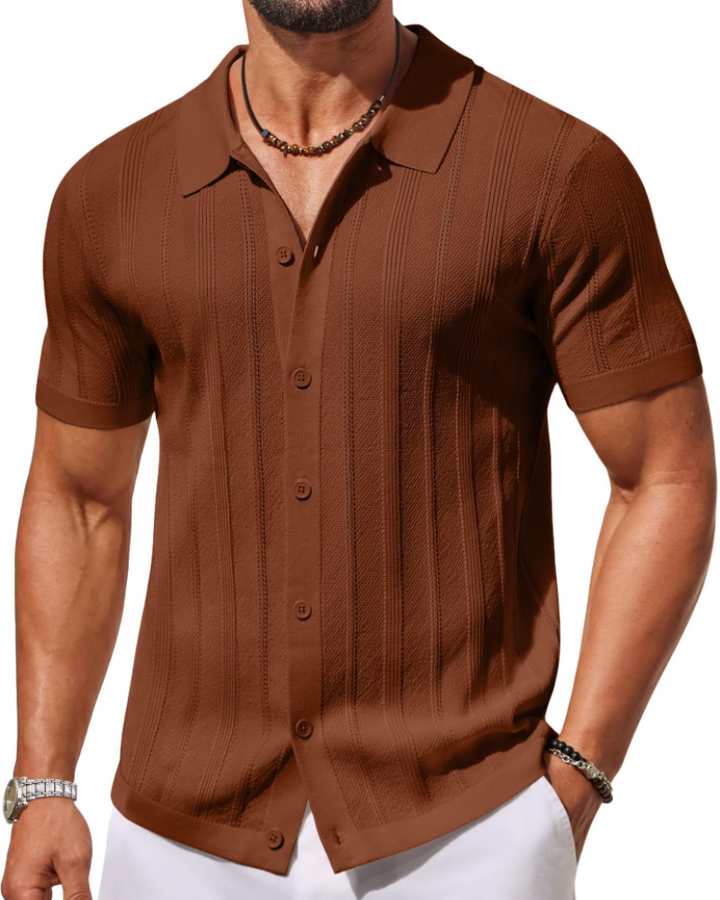 Polo homme Alex, un incontournable des vacances. Manches courtes, style casual chic et confort estival garanti.
