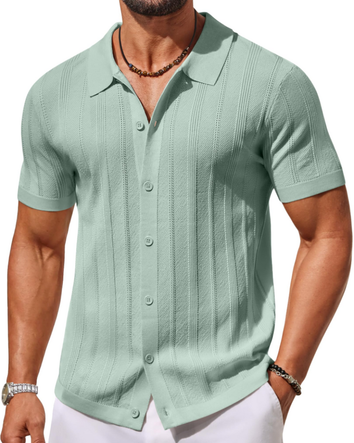 Vêtement homme moderne : polo Alex à manches courtes. Chic et confortable, parfait pour un style estival relax.