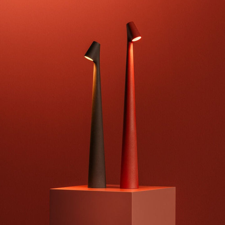 Lampe de table LED sans fil, aluminium brossé, idéale pour l'intérieur et le jardin.