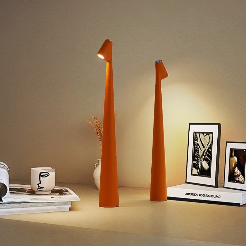 Lampe ambiance LED, portable et rechargeable, design élégant en aluminium.