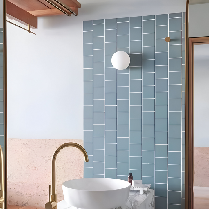 Éclairage mural LED rond, design minimaliste et lumière douce pour une ambiance apaisante dans votre maison.