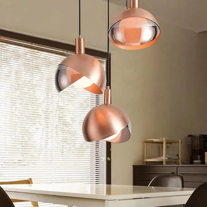 Élégante suspension LED de plafond BrightAura, design moderne pour salle à manger et salon.