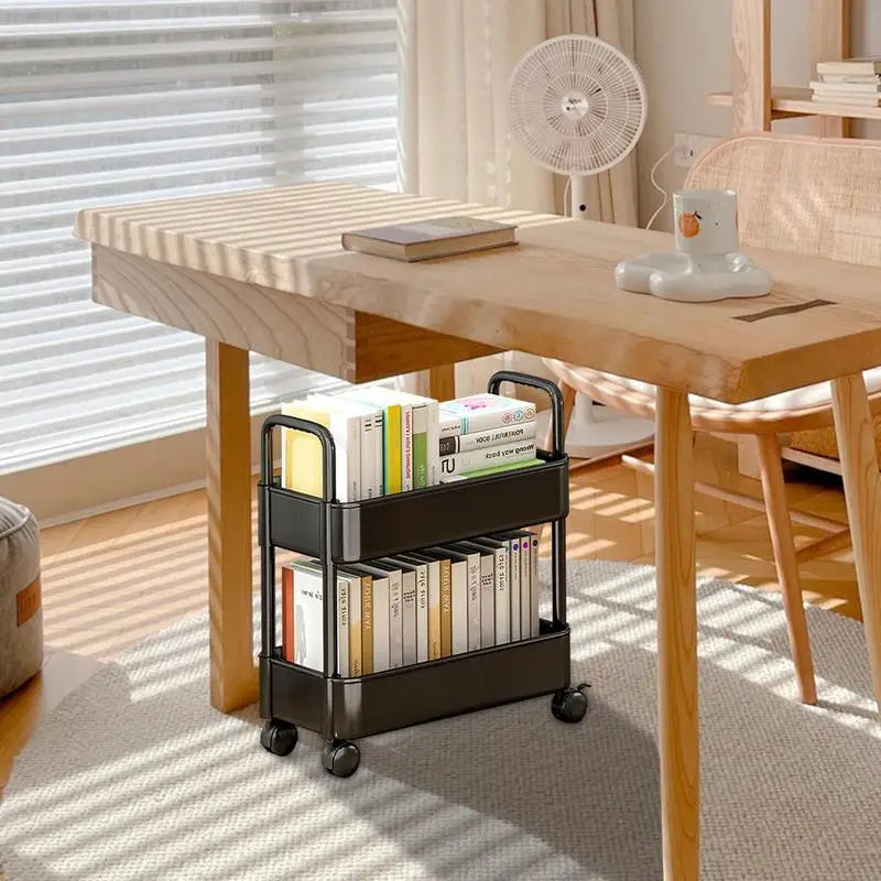 Bibliothèque mobile compacte avec roulettes, organisateur polyvalent pour chambre ou bureau. Chariot à étagères.