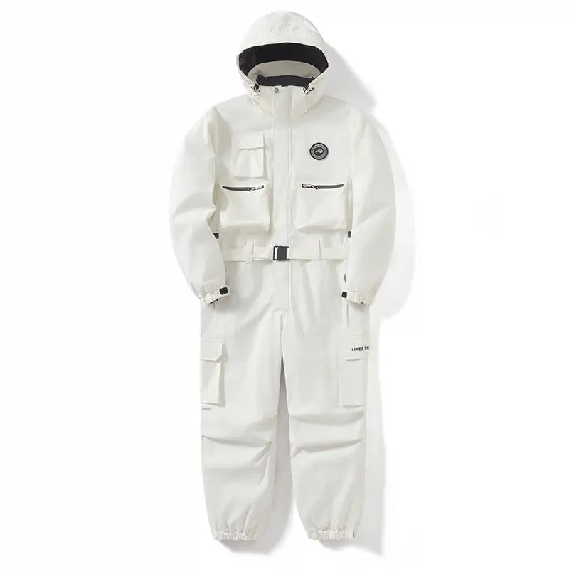 Détail du tissu imperméable et isolant de la combinaison de ski homme, protection efficace en montagne.