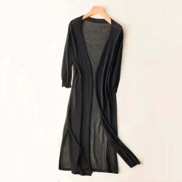 Élégant cardigan long pour femme, vêtement léger et tendance, idéal pour une superposition chic.