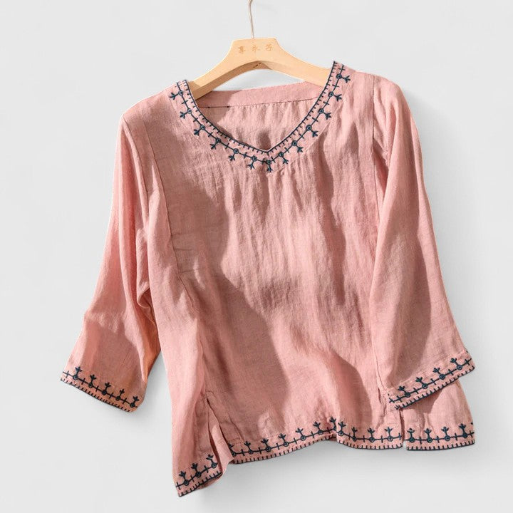 Blouse élégante à col V pour femmes, offrant confort et style raffiné. Parfaite pour le bureau ou l'été.