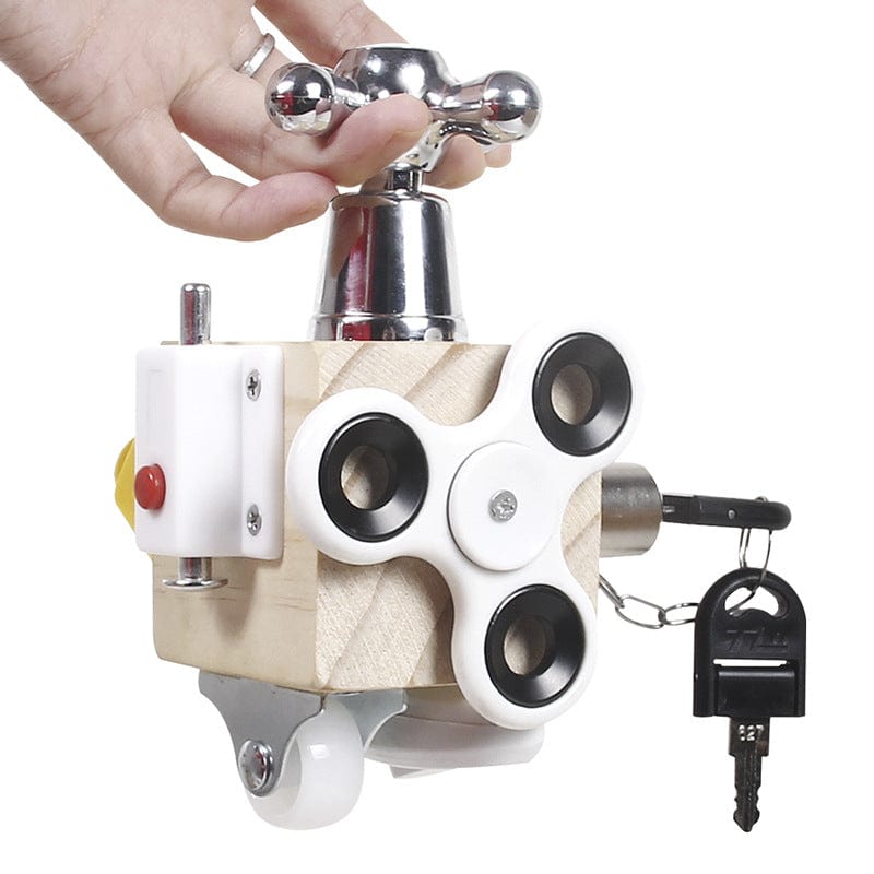 Cube d'activité Montessori en bois pour enfant, favorisant l'éveil moteur et cognitif. Jouet éducatif durable.