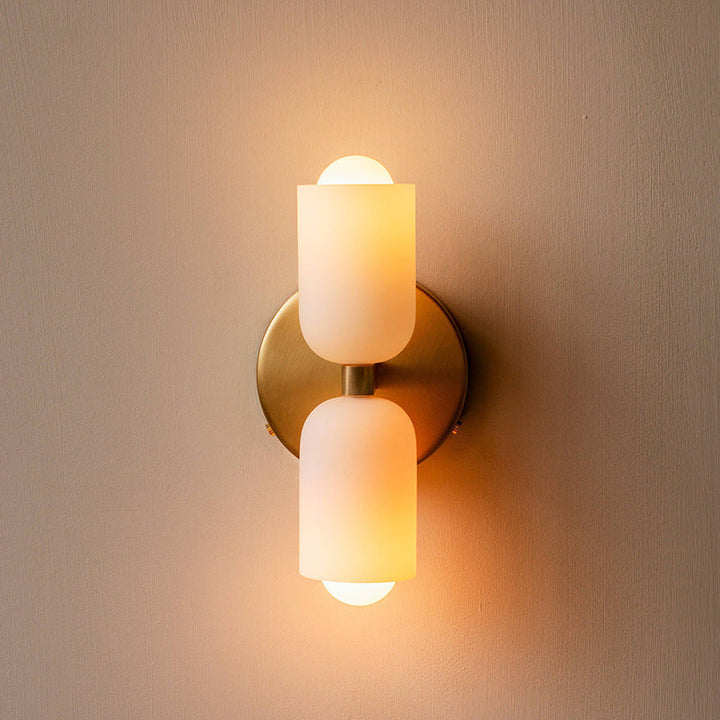 Créez une lumière ambiante avec cette applique murale LED minimaliste, idéale pour décor moderne.