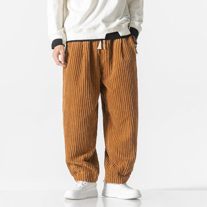 Pantalon automne homme, chic et décontracté, style urbain moderne couleur chameau pour confort.