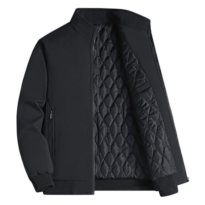 Blouson homme matelassé chic et pratique avec fermeture zip et boutons, idéal pour la mi-saison et look casual.