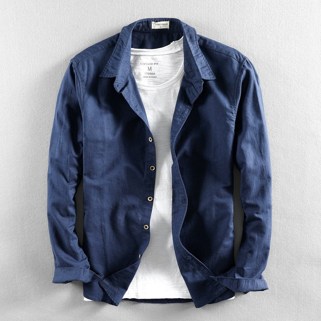 Modèle en chemise Logan boutonnée décontractée homme, manches longues. Look élégant et moderne pour mode masculine.