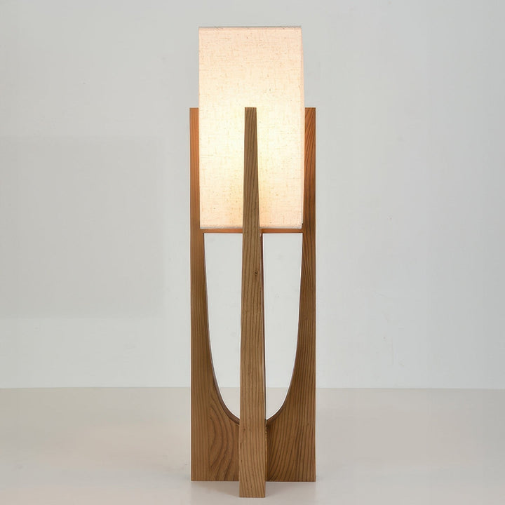 Éclairage design avec cette lampe de sol japonaise, bois et tissu, parfaite pour une décoration intérieure minimaliste.
